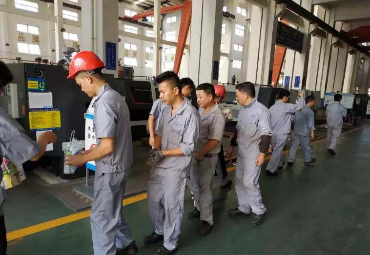 华亭镇总工会前来金年会 金字招牌慰问一线职工（图3）